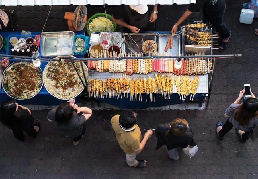 Bangkok: Chinatown Street Food Tour with 8+ Local Dishes - Key things you will notice on this tour