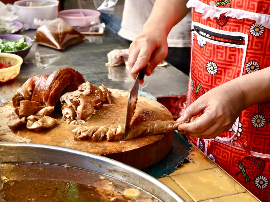 Bangkok: Chinatown Street Food Tour with 8+ Local Dishes - Start with spicy basil chicken over jasmine rice