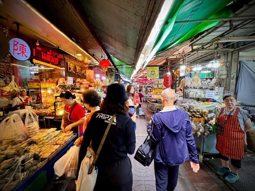 Bangkok: Chinatown & Taladnoi Street Art Guided Walking Tour - Talad Noi ironworks alleys: where craft history shows up in the street layout