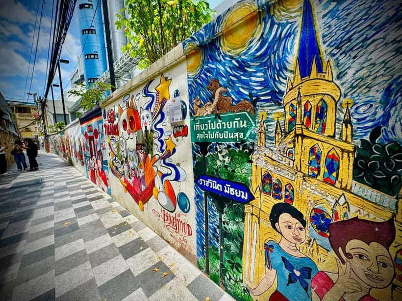 Bangkok: Chinatown & Taladnoi Street Art Guided Walking Tour - Finishing at River City Bangkok: plan lunch or a boat ride right away