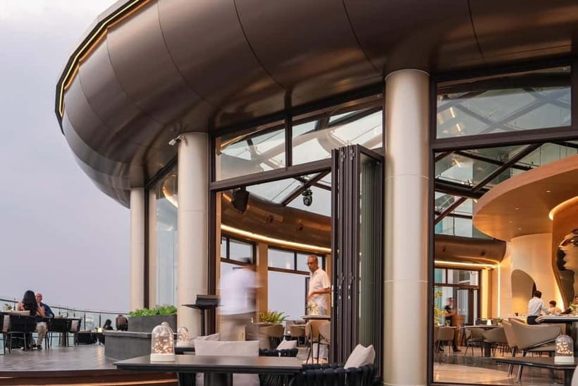 Bangkok: Cielo Sky Bar & Restaurant Rooftop - Skyline views: how to get the best table feel