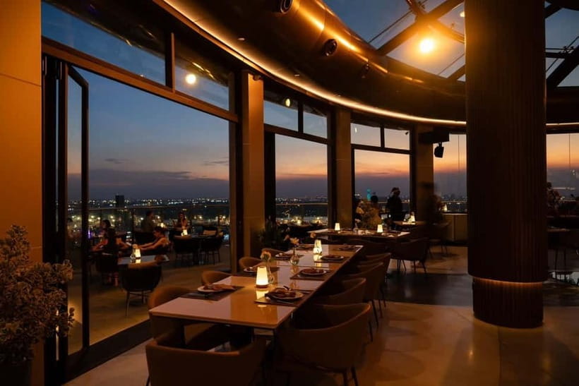 Bangkok: Cielo Sky Bar & Restaurant Rooftop - Service on a rooftop: what “excellent” looks like here