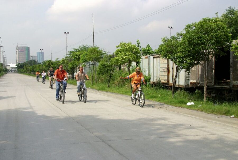 Bangkok: City Culture half-day Bike Tour - The Green Mile viaduct and Thanon Witthayu, then Lumpini Park
