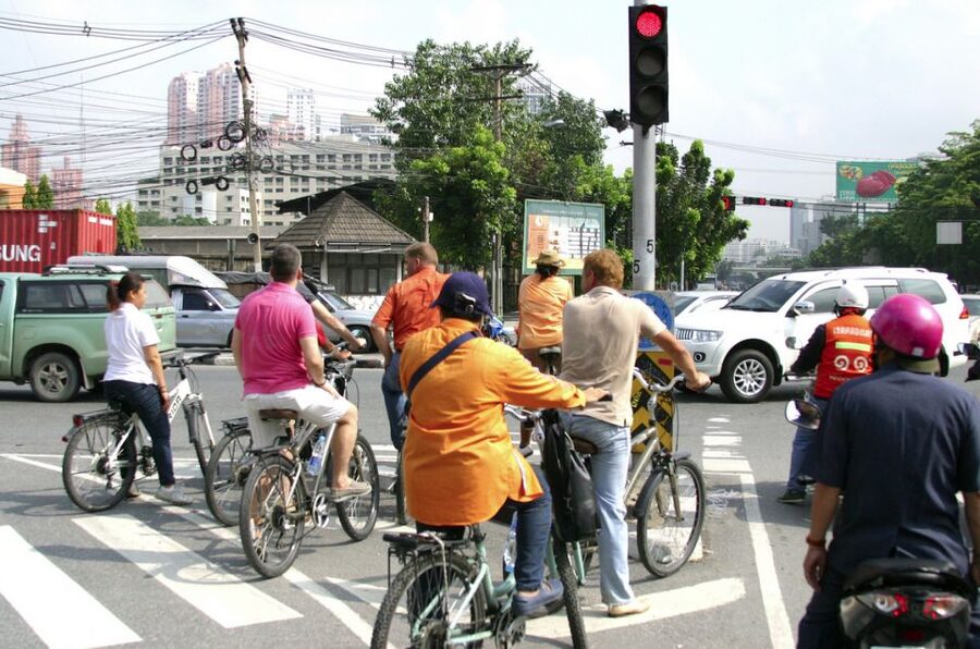 Bangkok: City Culture half-day Bike Tour - Bikes, safety, and what to expect on mixed roads