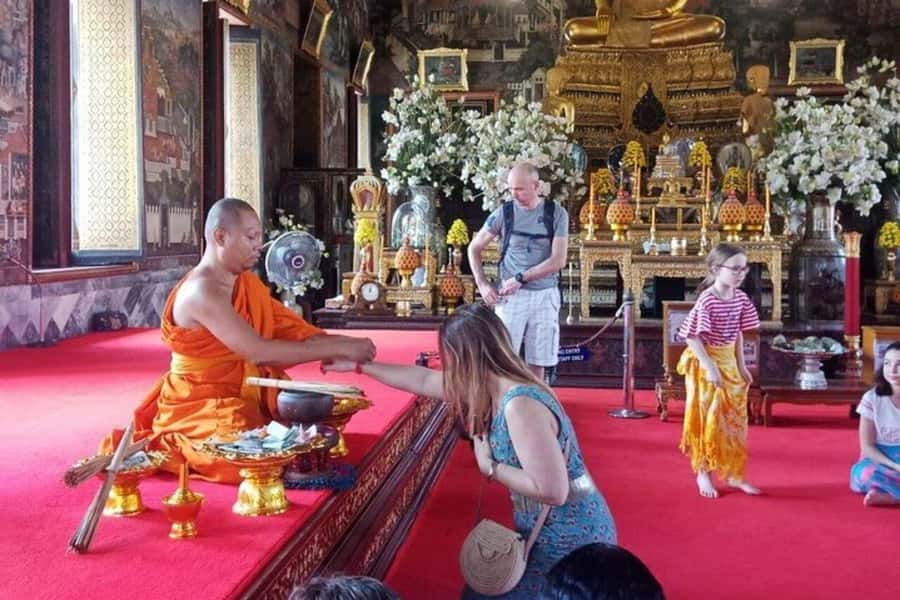 Bangkok: City Highlights and Landmarks Private Walking Tour - Wat Pho: the Reclining Buddha and the payoff of being guided