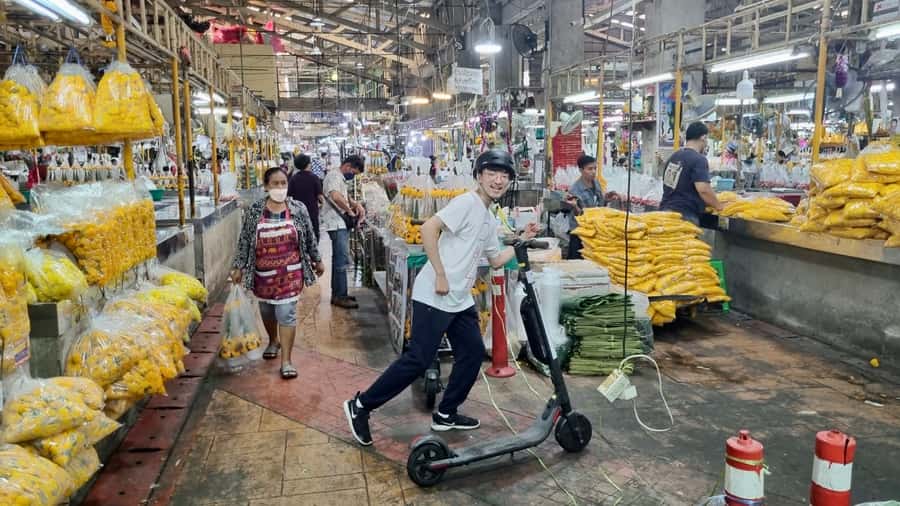 Bangkok: City Highlights Electric Scooter Tour - What to expect from the ride itself: scooters, safety, and comfort