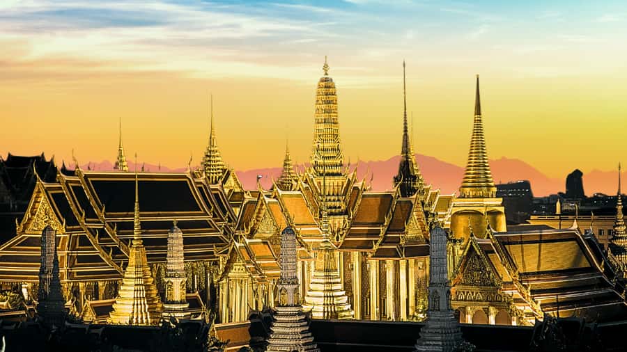 Bangkok: City Highlights Private Tour with Palace & Temples - Wat Traimit, the Biggest Golden Buddha Moment