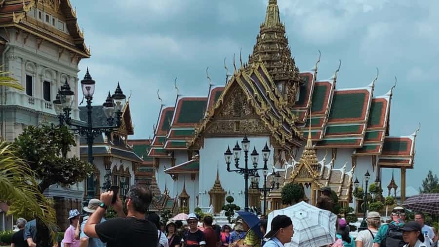 Bangkok: City Highlights Private Tour with Palace & Temples - Grand Palace and Temple of the Emerald Buddha: Where Thailand’s Royal Story Shows