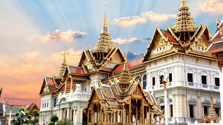 Bangkok: City Highlights Private Tour with Palace & Temples - Wat Benchamabophit (Marble Temple): The White-Stone Finale
