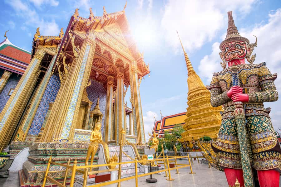Bangkok: City Highlights Temple and Market Walking Tour - Key things to know before you go
