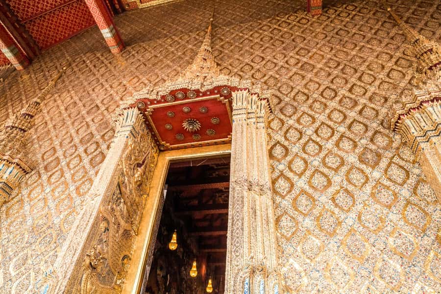 Bangkok: City Highlights Temple and Market Walking Tour - Emerald Buddha Temple: glittering mosaics and serious sacred status