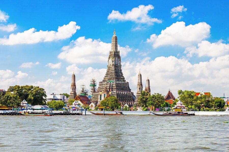Bangkok: City Highlights Temple and Market Walking Tour - Small group comfort and guides who keep you on track