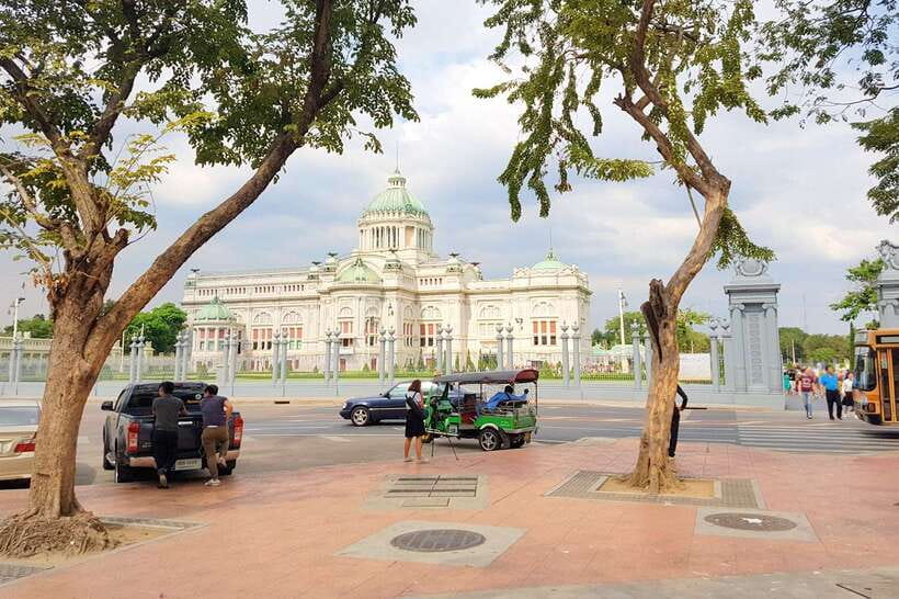 Bangkok Classic Discovery - Wat Suthat and the Giant Swing: guided energy and a longer visit block