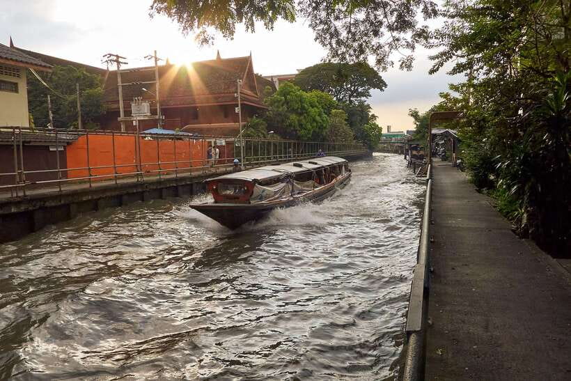 Bangkok Classic Discovery - The “extra surprises” factor: local streets, quick photo stops, and off-script moments