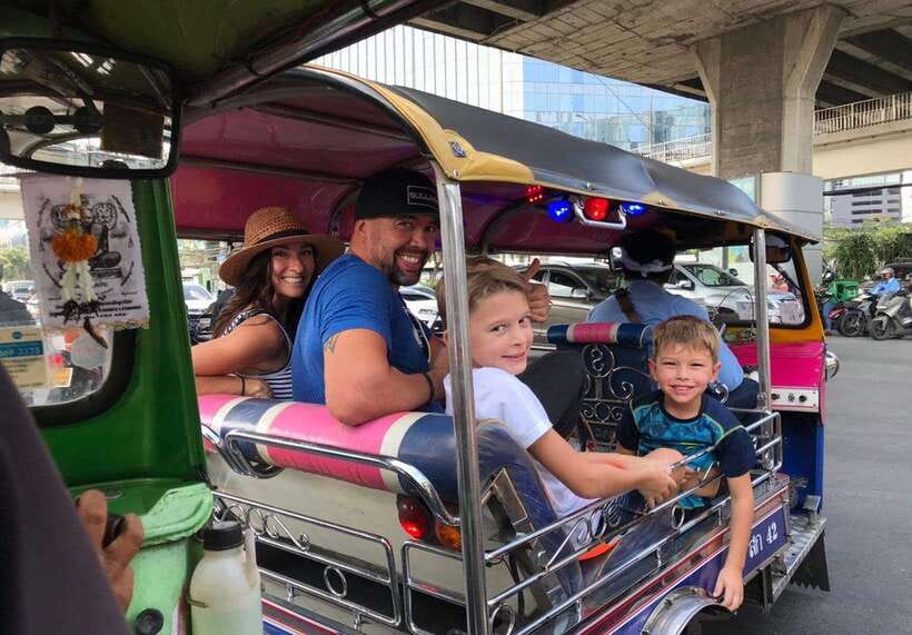 Bangkok: Cooking Class with Market Visit & Tuk Tuk Ride - Language support and class flow for international schedules