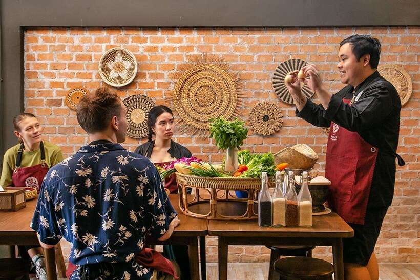 Bangkok: Cooking Class with Market Visit & Tuk Tuk Ride - Tuk-tuk ride to the cooking school in Sukhumvit 22