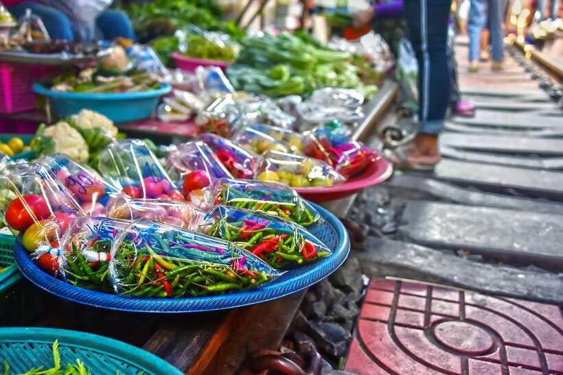 Bangkok: Damnoen Saduak Market and Maeklong Railway Market - Price and Value: Is $25 for 7 Hours a Fair Deal?