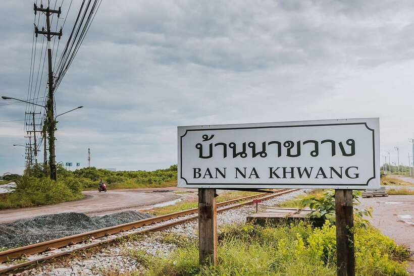 Bangkok: Damnoen Saduak Market and Maeklong Railway Market - Tips for the Train-Track Moment: Photos, Heat, and Where to Focus