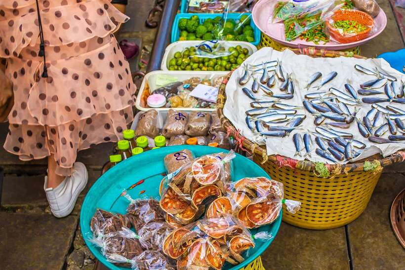 Bangkok: Damnoen Saduak Market and Maeklong Railway Market - Damnoen Saduak Floating Market: Paddleboat Time on the Canal