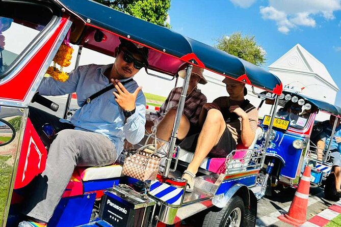 Bangkok Day Tour: Food, Temple & Tuk-Tuk - Local temple stop: what you learn before you start looking up
