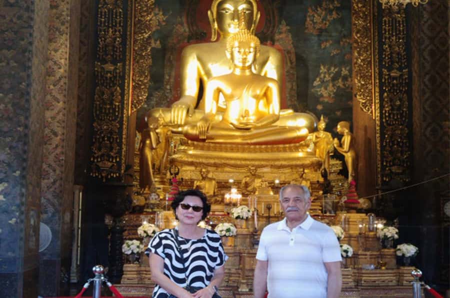 Bangkok Day Tour: Food, Temple & Tuk-Tuk - Photo-and-crafts stop: a practical add-on for texture and color