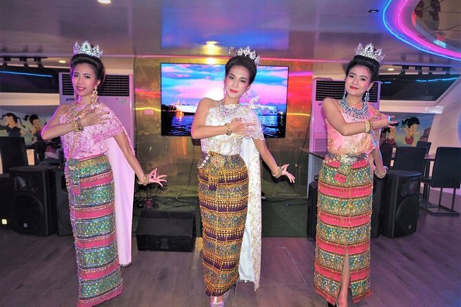 Bangkok Dinner Cruise with Intl Buffet, Live Music & Hotel Pickup - Chao Phraya bridge and temple route: what you will likely spot