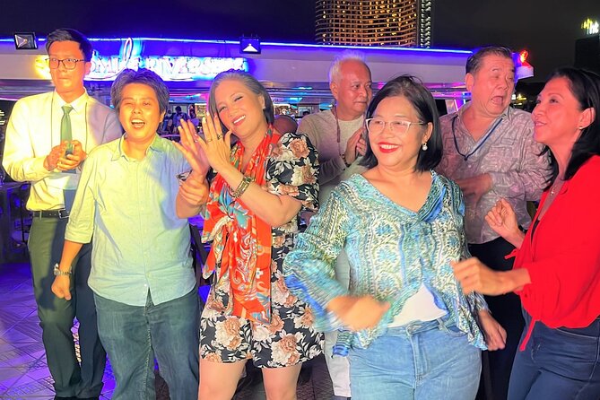 Bangkok Dinner Cruise with Intl Buffet, Live Music & Hotel Pickup - Dinner and buffet: what unlimited really means here