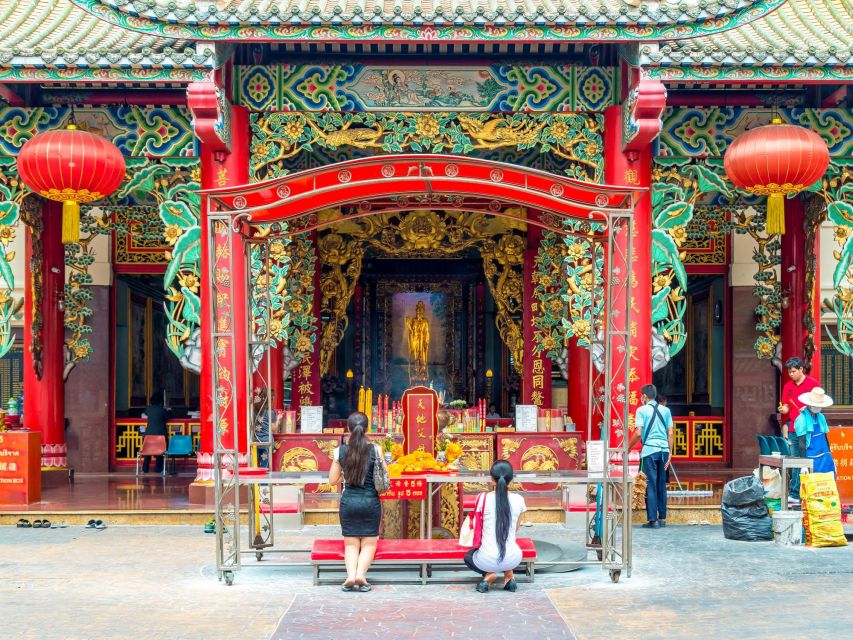 Bangkok: Discover a Taste of Chinatown – 2 Hr Walking Tour - Guay Jub Ouan Pochana: rice noodle soup that sets the tone