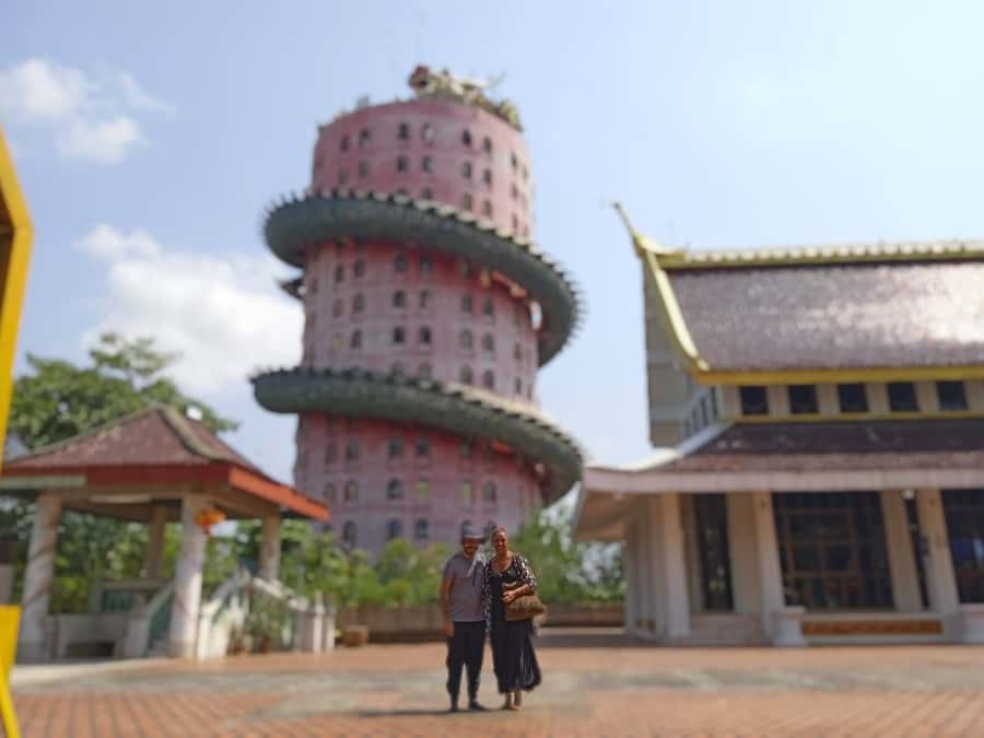 Bangkok: Dragon Temple, Roots Temple and Amphawa in spanish - Amphawa Floating Market by boat: the canal view you came for