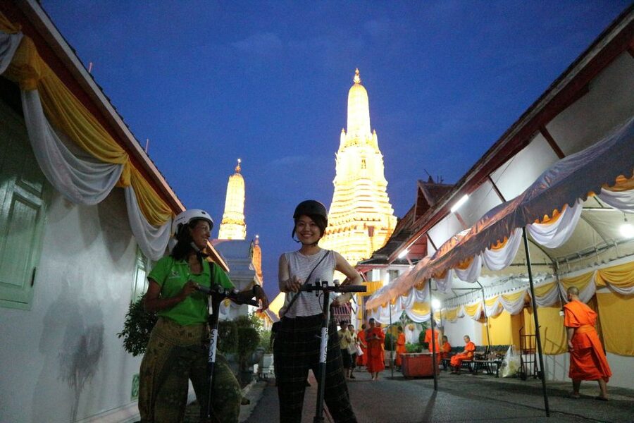 Bangkok: E-Scooter Night Tour with Local Street Food - Wat Arun and the riverfront lights: the photo stops that set the tone