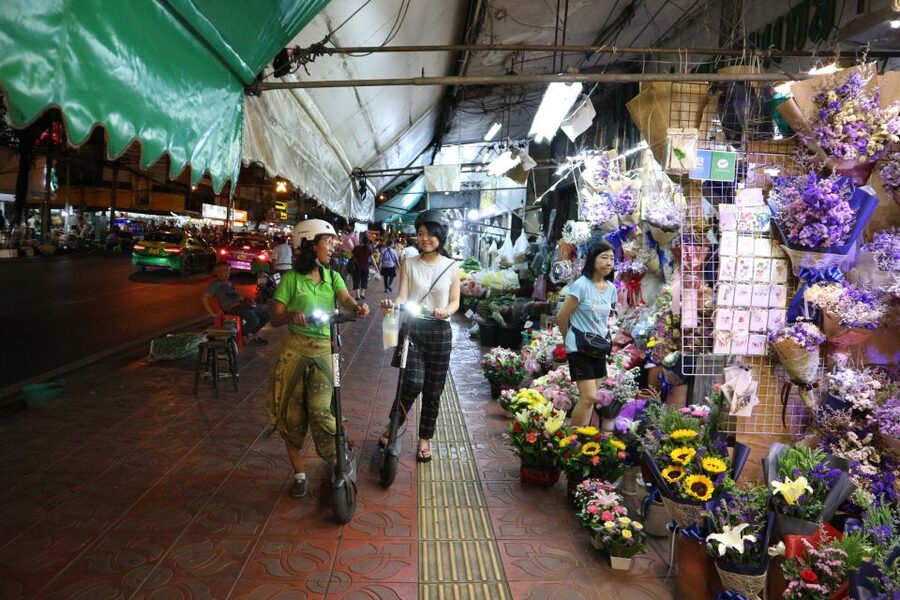 Bangkok: E-Scooter Night Tour with Local Street Food - Who should book this scooter and street-food night tour
