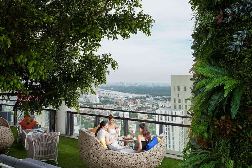 Bangkok: Enjoy Fine Thai Food with Panoramic Rooftop Views - What you get in 90 minutes: sharing sets, Thai classics, and drinks