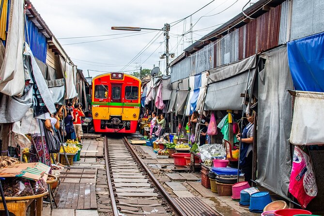 Bangkok: Floating Market and Train Tour with Guide in Spanish and English - Price and value for a long Bangkok day