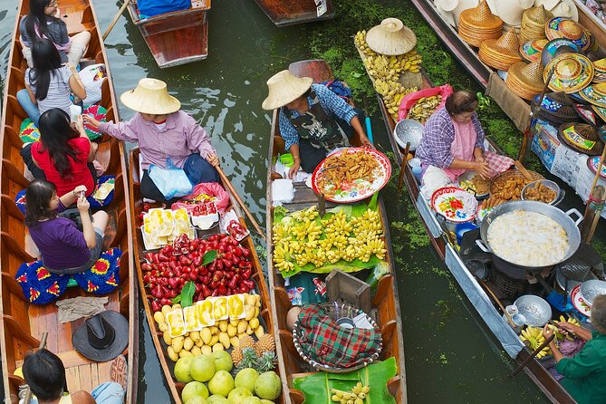Bangkok: Floating Market and Train Tour with Guide in Spanish and English - Stop 1 and the Maeklong setup: getting positioned for the spectacle