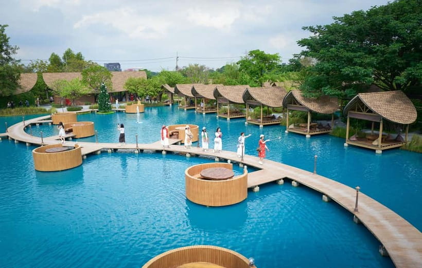 Bangkok: Floating Market, Phra Pathom Pagoda & Cafes Tour - Key things I’d book this for