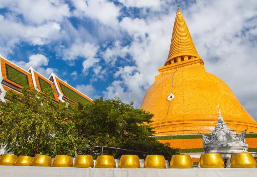 Bangkok: Floating Market, Phra Pathom Pagoda & Cafes Tour - Damnoen Saduak Floating Market and the Longtail Boat Ride