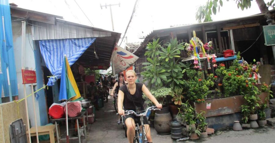 Bangkok Full-Day Bike Tour with Boat Transfer and Lunch - Bikes, Drinks, and the Pace of a 5-Hour Ride