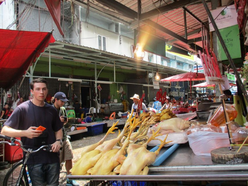 Bangkok Full-Day Bike Tour with Boat Transfer and Lunch - Meeting Point at Sukhumvit 26: Find the Green and White Sign
