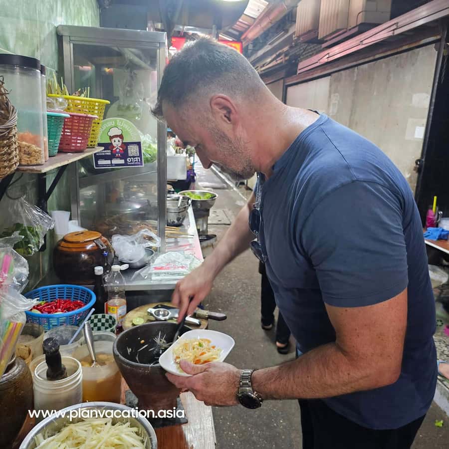 Bangkok: Full-Day Hop-On Hop-Off Walking Tour Mini Group - Meet at Saphan Taksin, then Get Your Bearings on the River