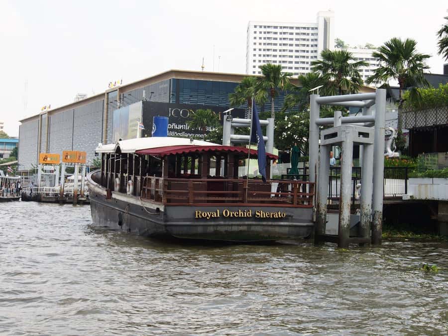 Bangkok: Full-Day Hop-On Hop-Off Walking Tour Mini Group - Sampeng Market Next to Chinatown: Cheap Clothing, Serious Browsing