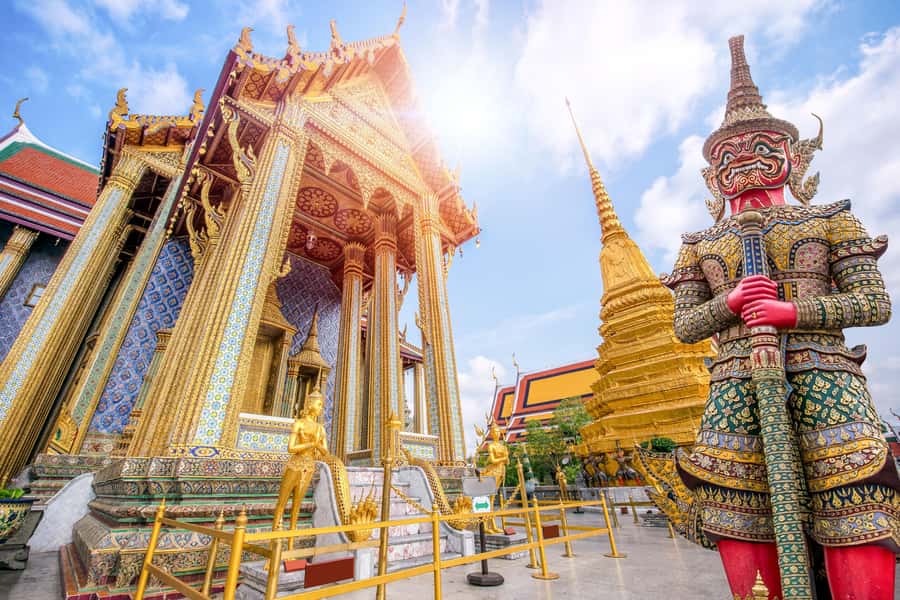 Bangkok: Full-Day Private Customized Tour with Transport - Getting to the old heart of Bangkok on Rattanakosin Island