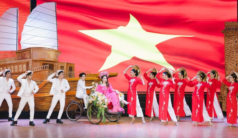 Bangkok: Golden Dome Cabaret Show Entry Ticket - Accessibility and who might want to skip this one
