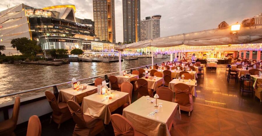 Bangkok: Grand Chao Phraya Dinner Cruise with Live Show - The buffet and drink situation: what you get, what to expect