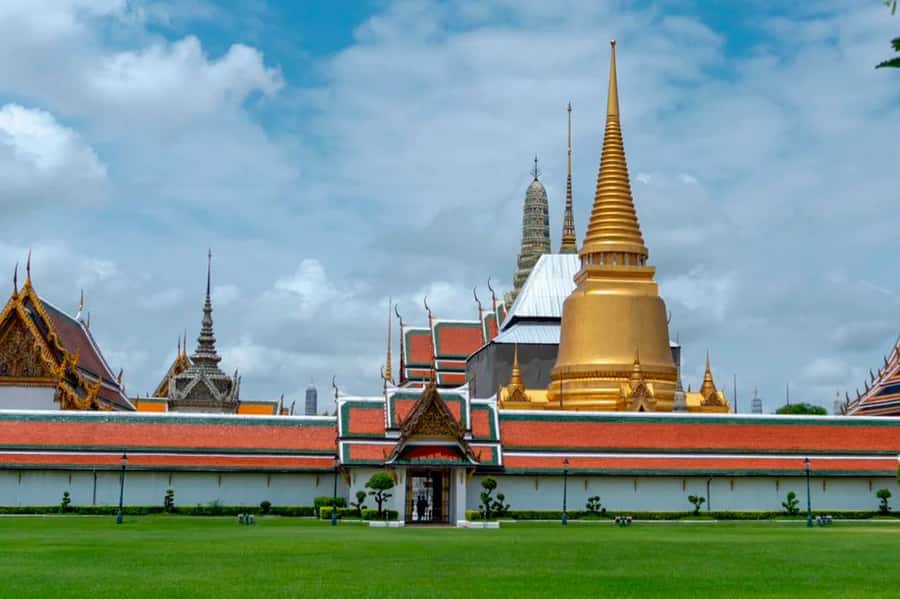 Bangkok: Grand Palace, Wat Arun & Giant Buddha Iconic Tour - Ferry ride on the Chao Phraya: one of the best value moments