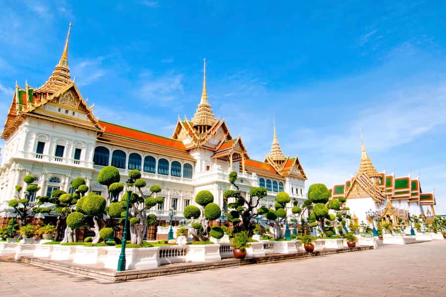 Bangkok: Grand Palace, Wat Arun & Giant Buddha Iconic Tour - Grand Palace and Emerald Buddha: where you’ll spend your biggest walking time