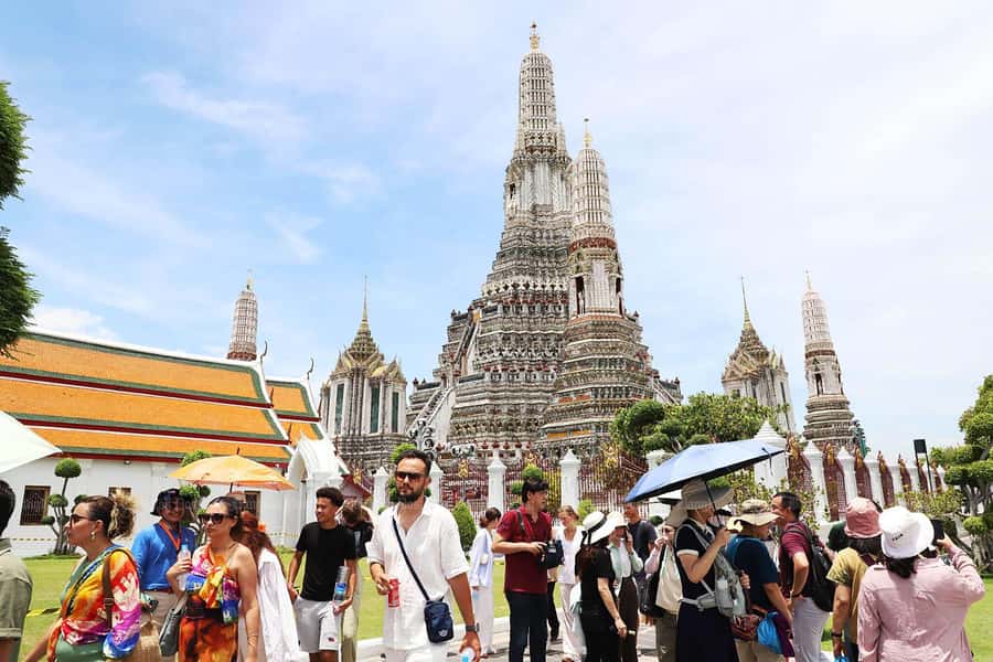 Bangkok: Grand Palace, Wat Arun & Giant Buddha Iconic Tour - Riverside cruise meal: air-conditioned comfort with real river views