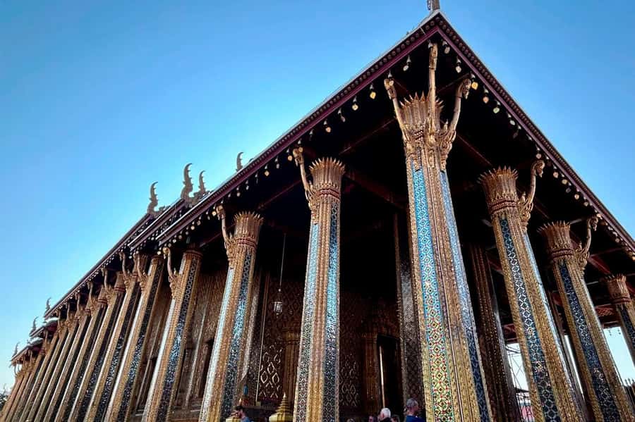 Bangkok: Grand Palace, Wat Arun & Giant Buddha Iconic Tour - Somdet Phra Pinklao Bridge and lunch timing that actually makes sense