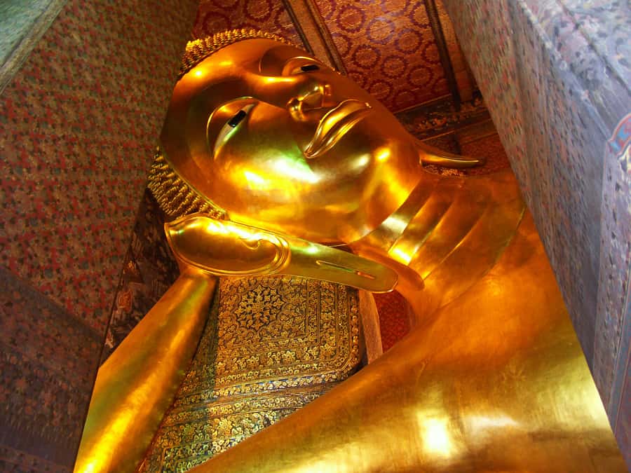 Bangkok: Grand Palace, Wat Pho and Chinatown Walking Tour - The guide is the difference between a checklist and a real day