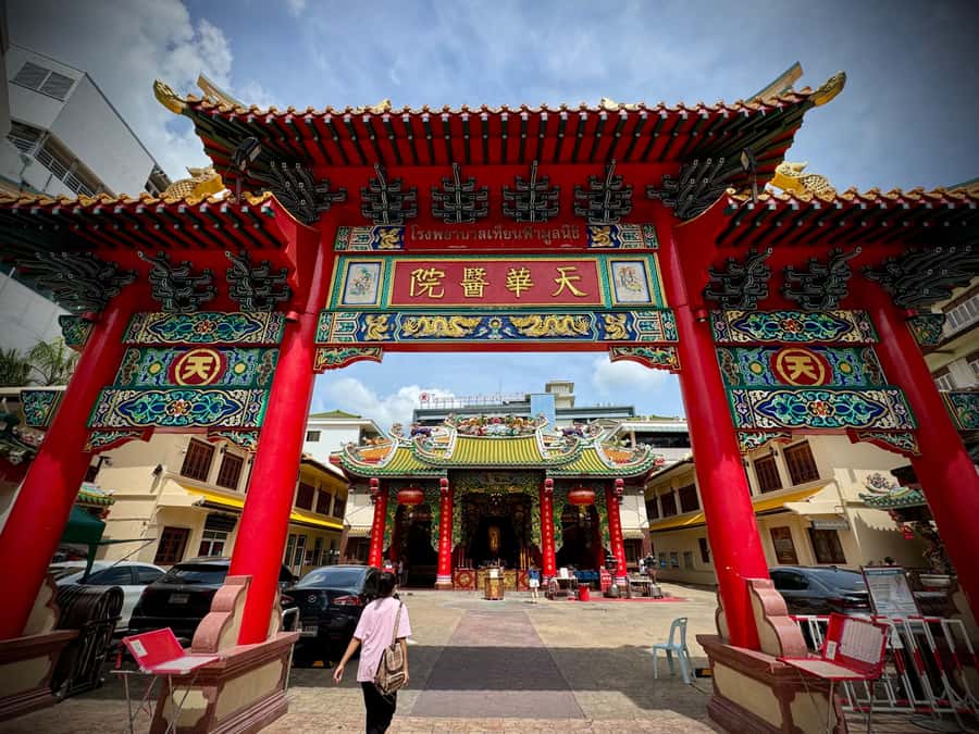 Bangkok: Grand Palace, Wat Pho and Chinatown Walking Tour - Timing, transport, and why 5 hours works in Bangkok