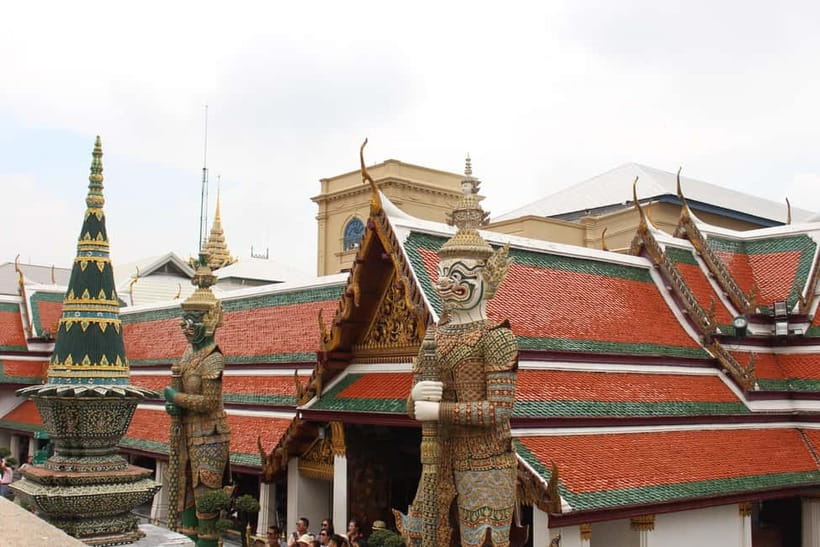 Bangkok: Grand Palace, Wat Pho, Wat Arun Sacred & Local Tour - Pak Khlong Talat flower market: the cool, fragrant finish with shopping time